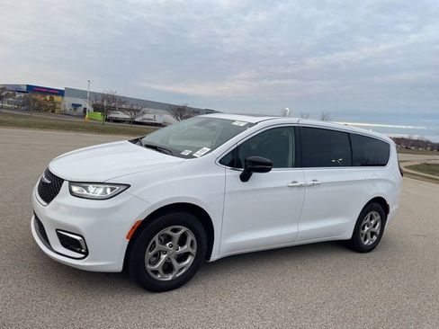 Used 2024 Chrysler Pacifica Limited w/ Trailer Tow Group image 6