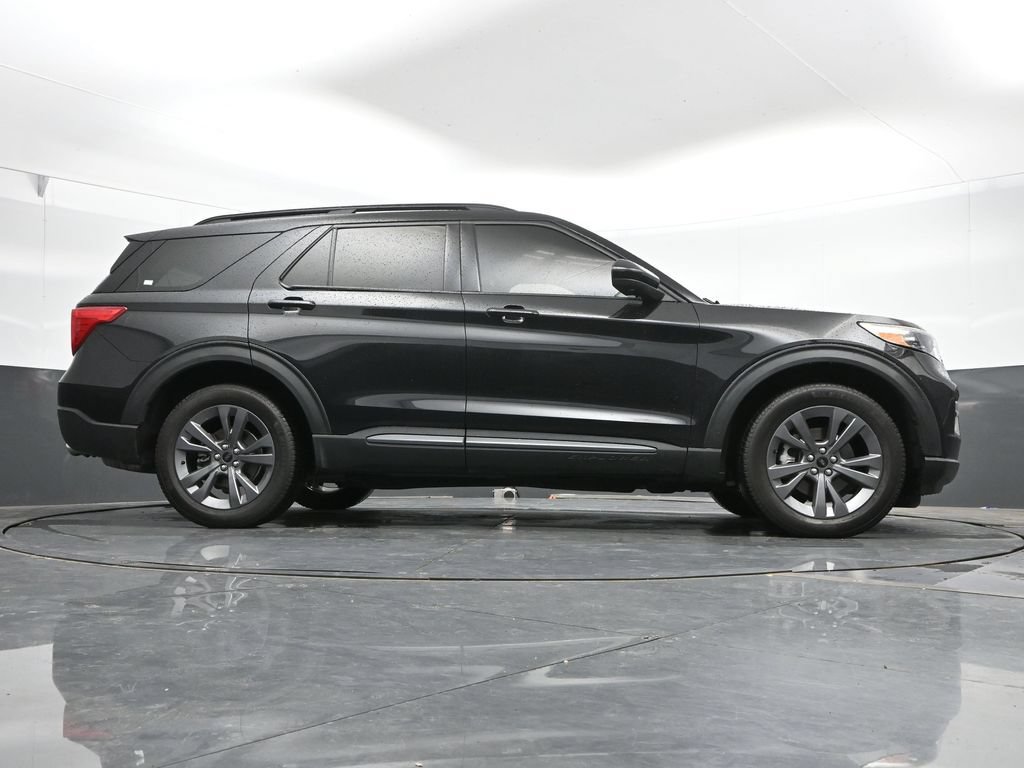 Used 2022 Ford Explorer XLT w/ Equipment Group 202A AWD/4WD image 45
