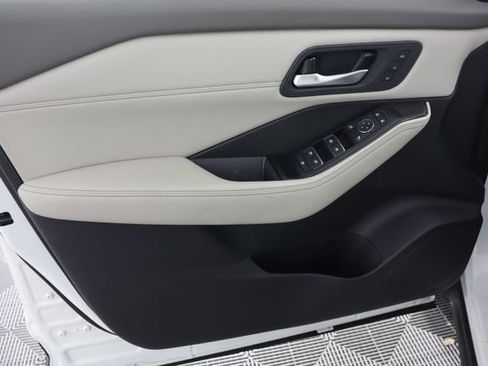 Used 2023 Nissan Rogue SL w/ SL Premium Package image 25