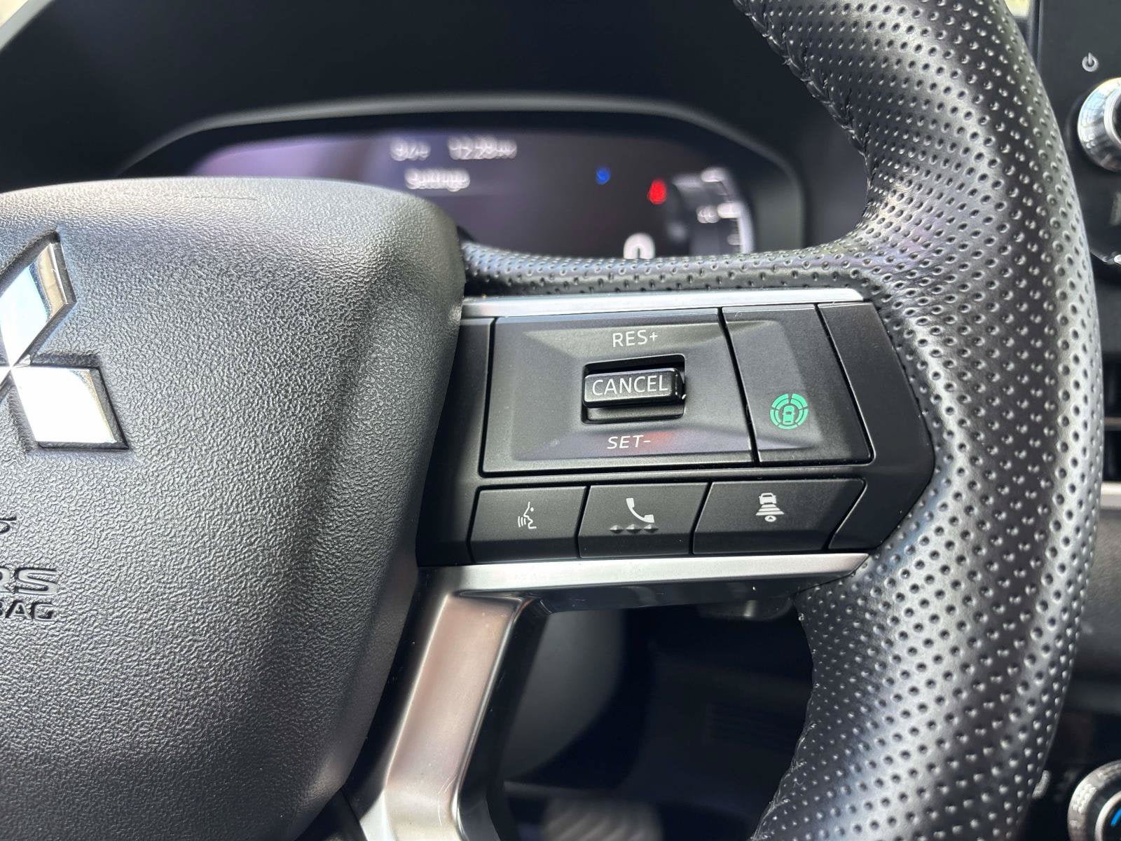 Used 2024 Mitsubishi Outlander SEL AWD/4WD image 22