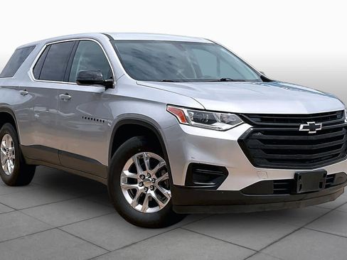 Used 2019 Chevrolet Traverse LS w/ LPO, Blackout Package FWD image 4