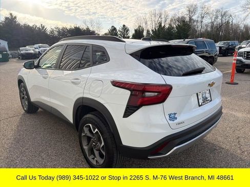 Used 2024 Chevrolet Trax LT w/ Driver Confidence Package FWD image 8