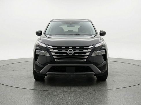 Used 2025 Nissan Rogue SV image 2