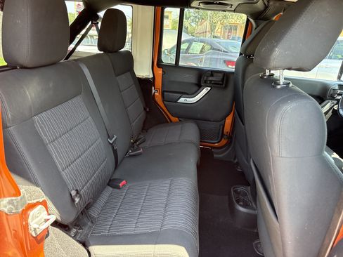 Used 2011 Jeep Wrangler Unlimited Sahara w/ Connectivity Group AWD/4WD image 23