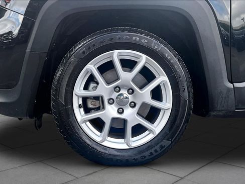 Used 2020 Jeep Renegade Latitude w/ Popular Equipment Group FWD image 11