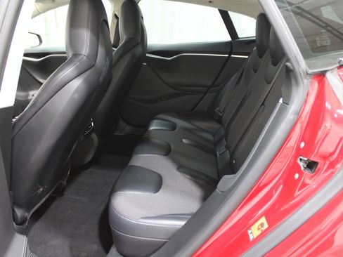 Used 2015 Tesla Model S 70 image 21