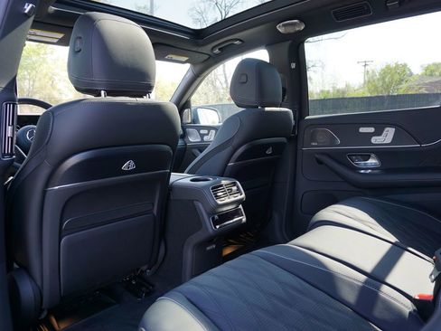 Certified 2025 Mercedes-Benz Maybach GLS 600 4MATIC image 40