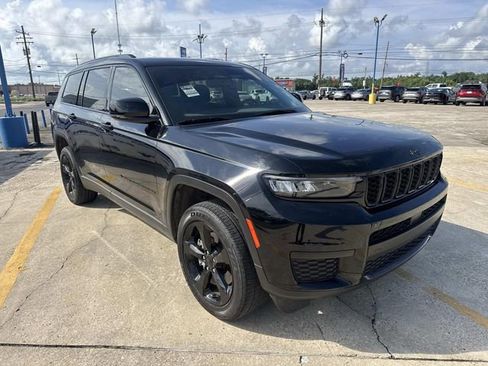 Used 2023 Jeep Grand Cherokee L Laredo RWD image 5