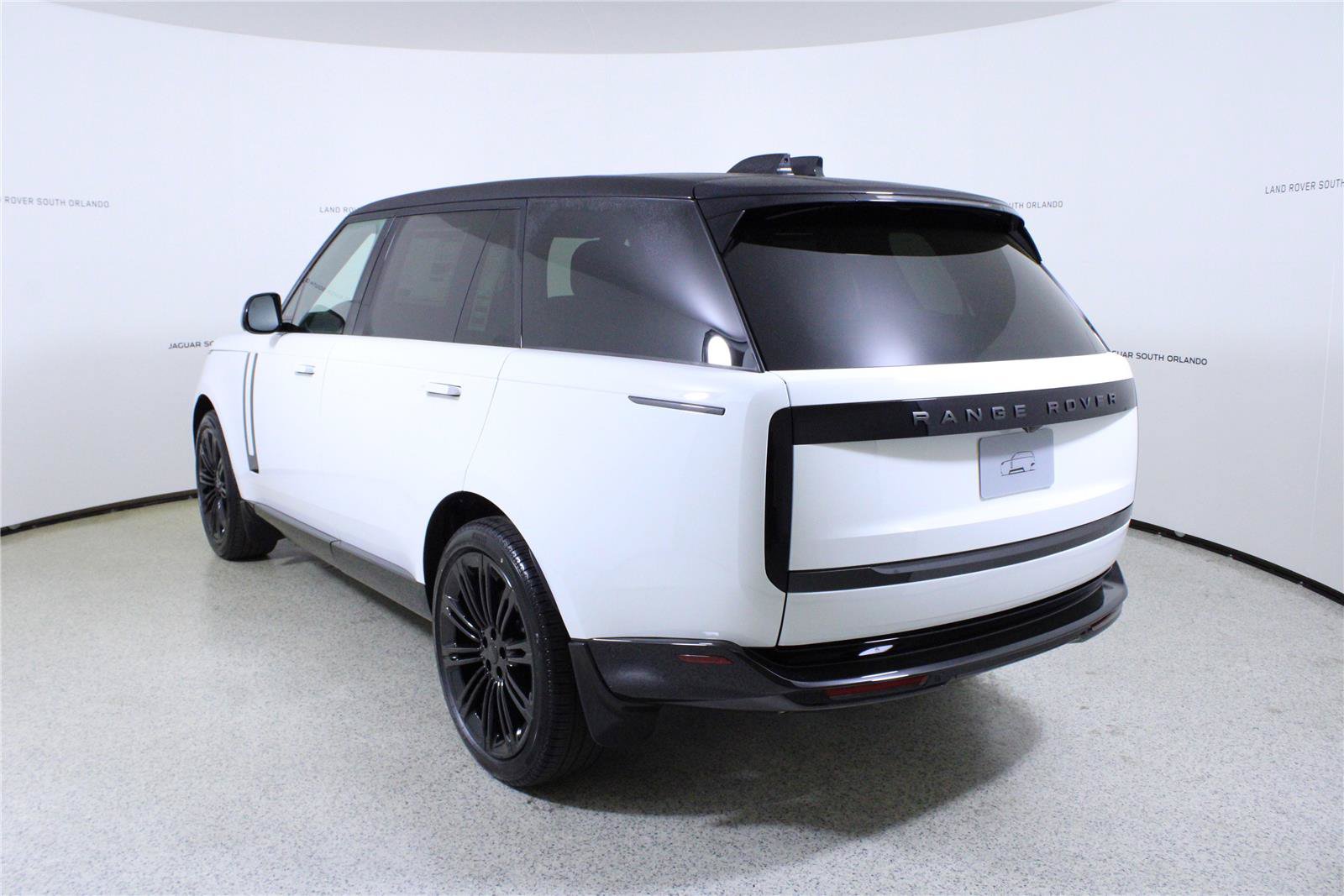 New 2026 Land Rover Range Rover Long Wheelbase SE AWD/4WD image 5