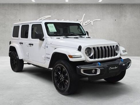 Used 2024 Jeep Wrangler Unlimited Sahara AWD/4WD image 2