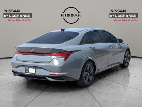 Used 2022 Hyundai Elantra SEL w/ Cargo Package FWD image 5