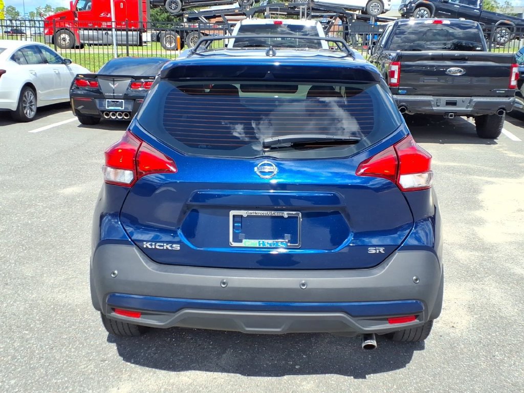 Used 2020 Nissan Kicks SR w/ SR Premium Package FWD image 6