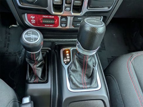 Used 2023 Jeep Wrangler Unlimited Rubicon image 24