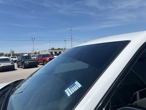 Used 2025 Jeep Grand Cherokee Altitude image 33