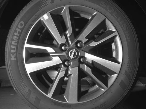 Used 2025 Nissan Versa SV image 15