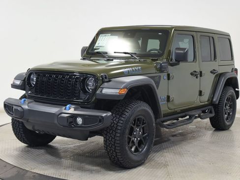 Used 2024 Jeep Wrangler Unlimited AWD/4WD image 8