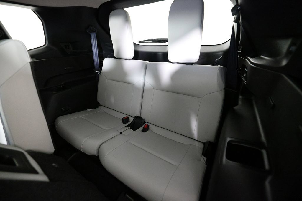 Used 2025 Mitsubishi Outlander SE FWD image 14