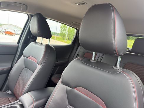 Used 2025 Nissan Kicks SR AWD/4WD image 27