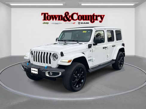 Used 2023 Jeep Wrangler Unlimited Sahara w/ Cold Weather Group image 3