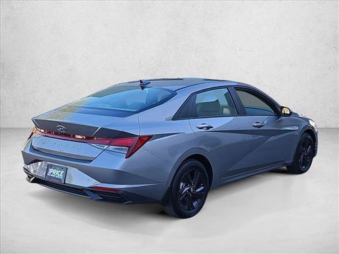 Used 2023 Hyundai Elantra SEL FWD image 5