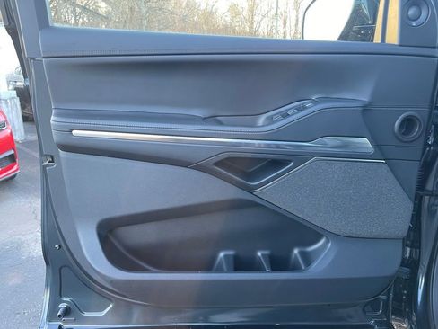 New 2025 Lincoln Navigator L Reserve w/ Jet Appearance Package image 14