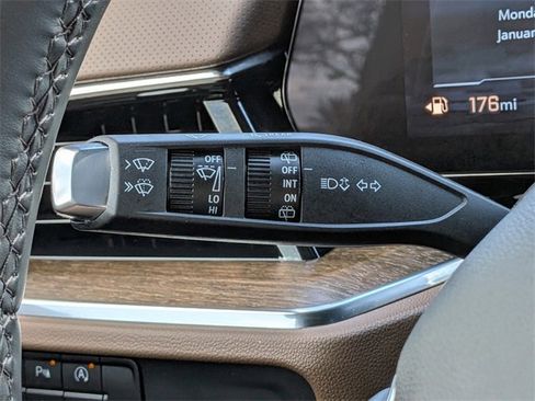 Used 2025 Chevrolet Tahoe High Country image 32