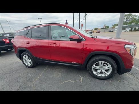 Used 2023 GMC Terrain SLE w/ Driver Convenience Package FWD image 9