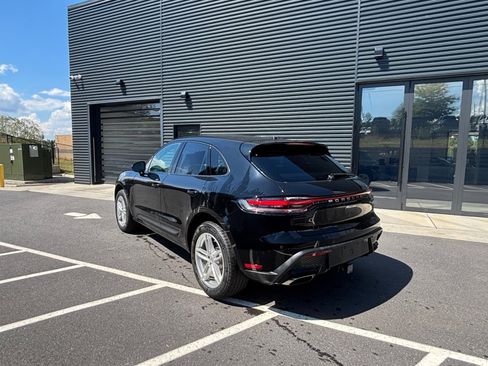 Certified 2024 Porsche Macan image 3