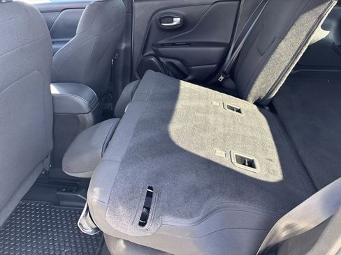 Used 2023 Jeep Renegade Latitude image 26