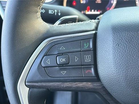 Used 2025 Jeep Grand Cherokee L Limited w/ Luxury Tech Group II image 16