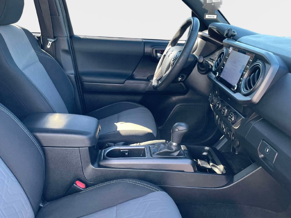 Used 2020 Toyota Tacoma TRD Sport AWD/4WD image 10