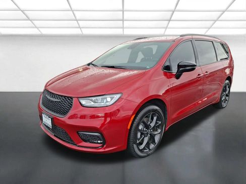 New 2026 Chrysler Pacifica Limited w/ S Appearance Package image 8