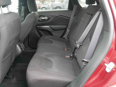 Used 2019 Jeep Cherokee Latitude w/ Popular Appearance Group image 13