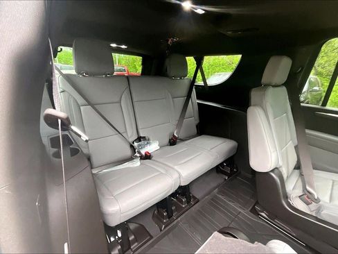 New 2026 Chevrolet Suburban Z71 w/ Z71 Off-Road Package AWD/4WD image 21