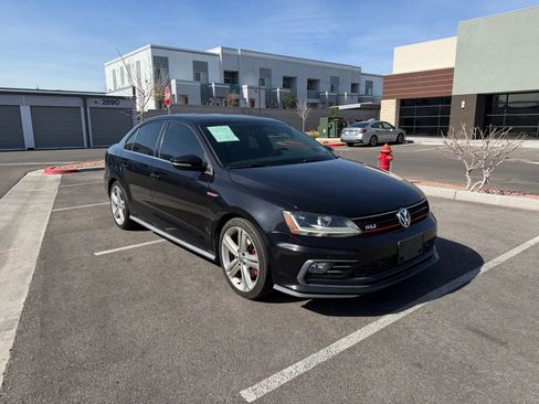 Used 2017 Volkswagen Jetta GLI image 9