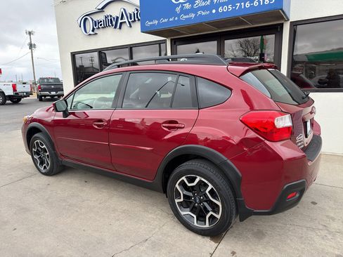 Used 2017 Subaru Crosstrek 2.0i Premium w/ Moonroof Package image 7