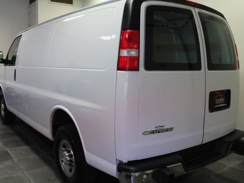 Used 2018 Chevrolet Express 2500 RWD 2500 135 w/ Driver Convenience Package image 4