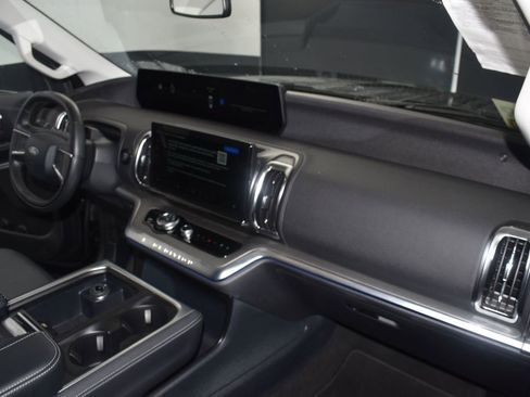 Used 2025 Ford Expedition Max Platinum AWD/4WD image 40
