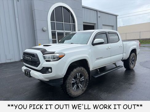 Used 2017 Toyota Tacoma TRD Sport w/ Premium & Technology Package AWD/4WD image 4