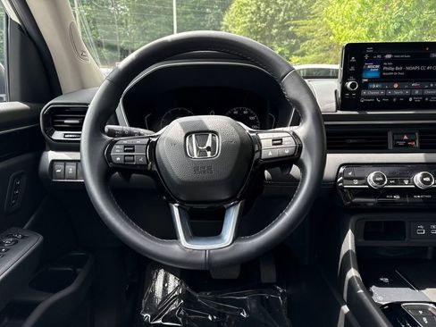 Used 2025 Honda Pilot Touring image 28