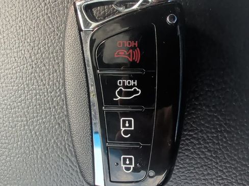 Used 2018 Hyundai Santa Fe AWD image 18