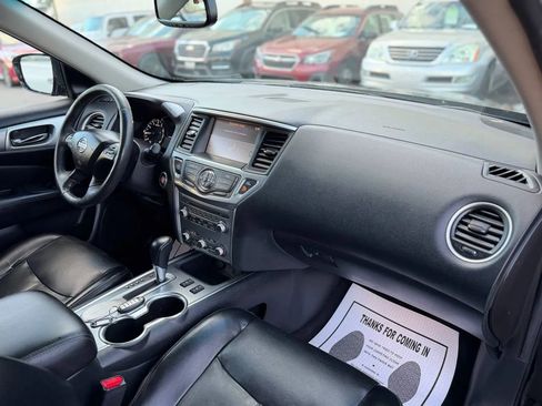 Used 2017 Nissan Pathfinder SL image 39