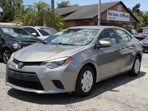 Used 2014 Toyota Corolla LE FWD image 2