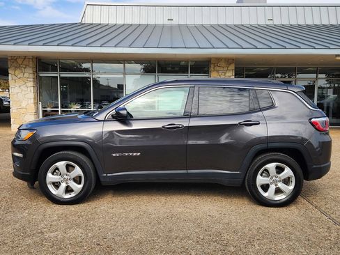 Used 2018 Jeep Compass Latitude w/ Popular Equipment Group FWD image 4