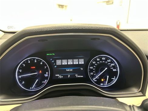 Used 2019 Toyota Avalon Limited image 29