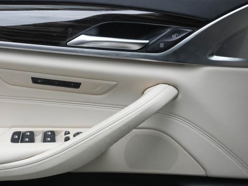 Used 2019 BMW 530i w/ Convenience Package image 15