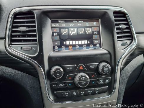 Used 2020 Jeep Grand Cherokee Laredo image 20