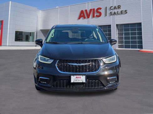 Used 2023 Chrysler Pacifica Touring-L image 2