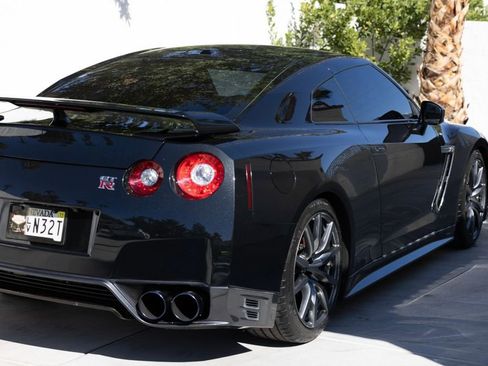 Used 2014 Nissan GT-R Premium image 5