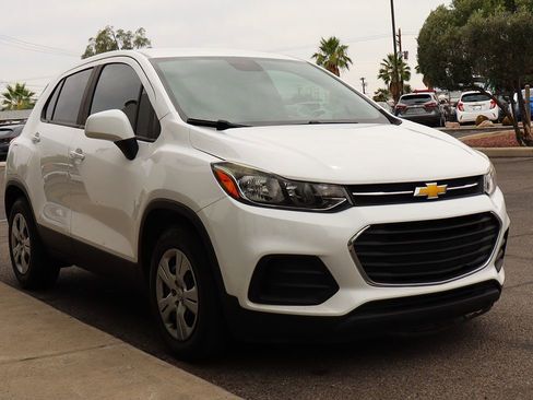 Used 2018 Chevrolet Trax LS w/ LPO, Cargo Package FWD image 14